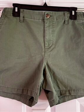 Old Navy Olive Green Flat Front Women's Shorts